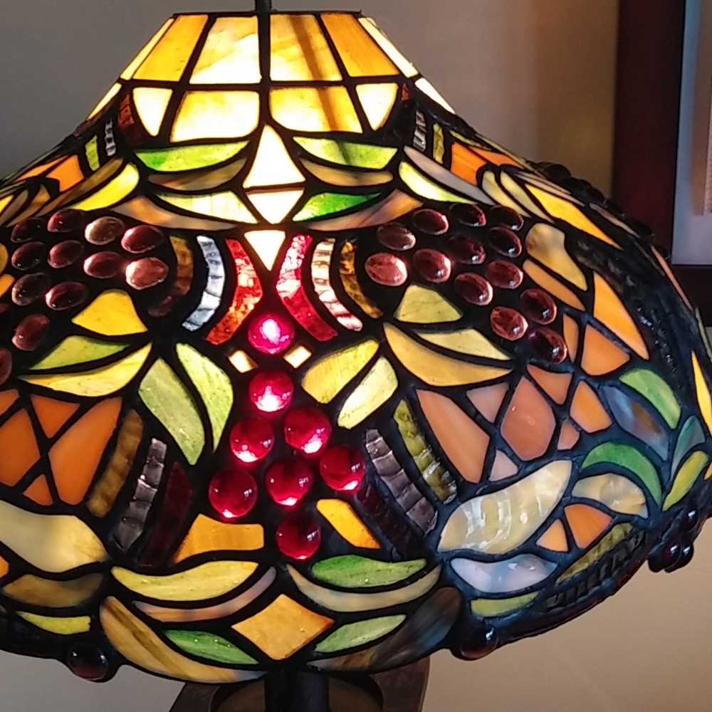 FINAL MARKDOWN Tiffany style stained glass shade - Picture 6 of 8
